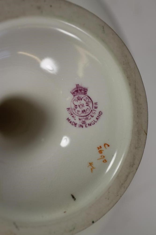 A ROYAL WORCESTER CHINA TAZZA Image