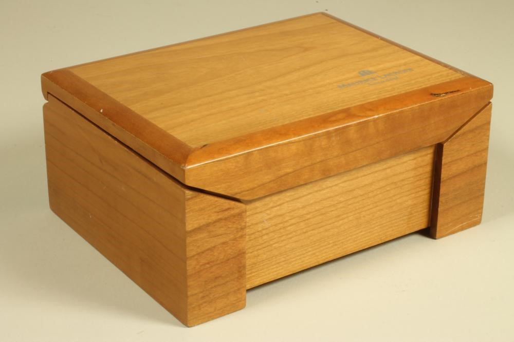 A LADY'S STAINLESS STEEL MAURICE LACROIX WRISTWATCH Image