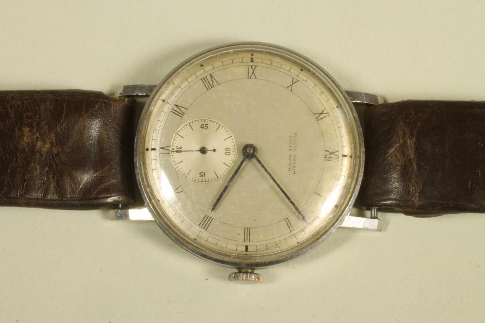 A GENTLEMAN'S STAINLESS STEEL ULYSSE NARDIN LOCLE SUISSE WRISTWATCH Image