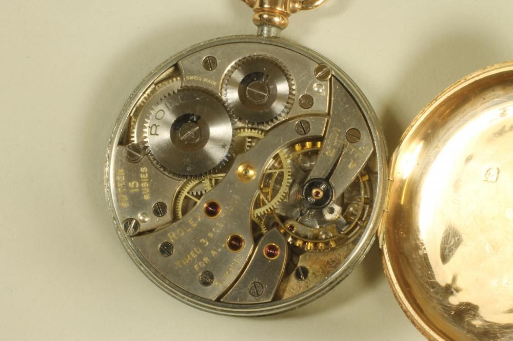 A GENTLEMAN'S 9CT GOLD CASED TOP WIND ROLEX WATCH Image