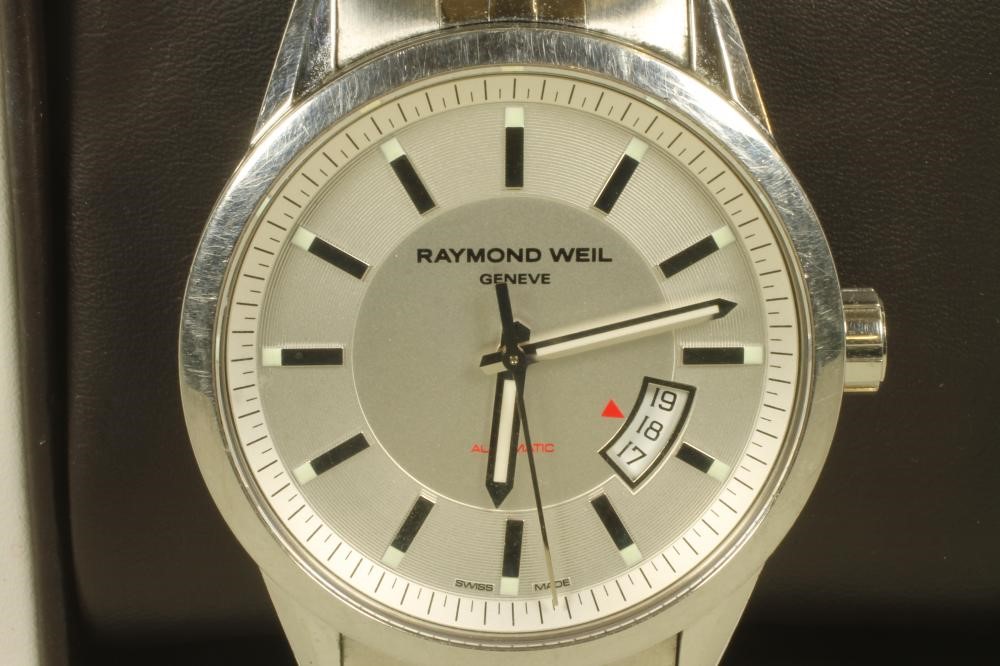 A GENTLEMAN'S RAYMOND WEIL STAINLESS STEEL AUTOMATIC FREELANCER WRISTWATCH Image