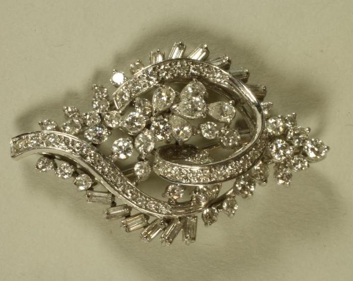 A DIAMOND BROOCH/PENDANT Image
