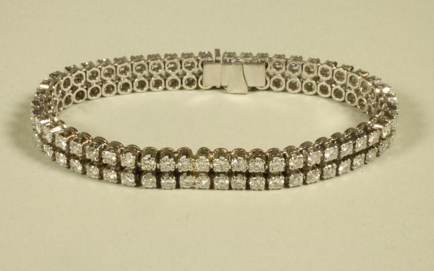 A DIAMOND DOUBLE LINE TENNIS BRACELET Image