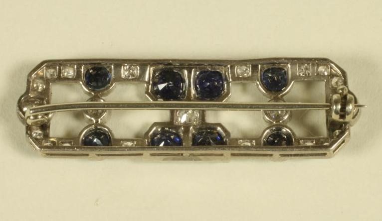AN ART DECO SAPPHIRE AND DIAMOND BROOCH of oblong form Image