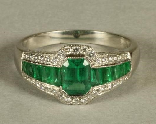 AN EMERALD AND DIAMOND DRESS RING Image