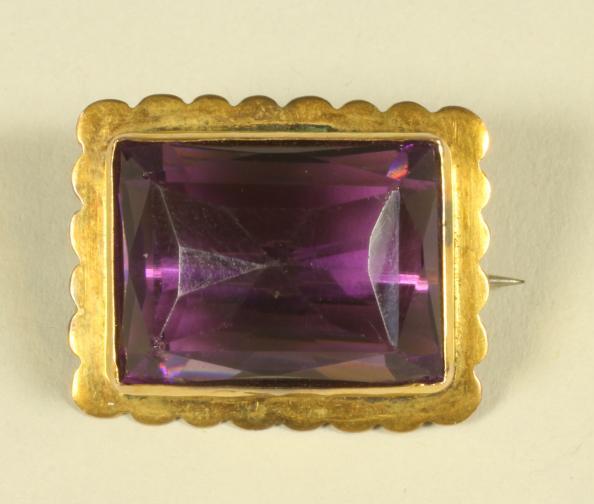 A VICTORIAN AMETHYST BROOCH Image