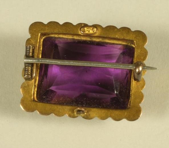 A VICTORIAN AMETHYST BROOCH Image