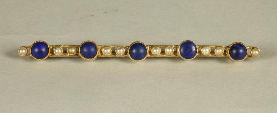 A LATE VICTORIAN BROOCH Image