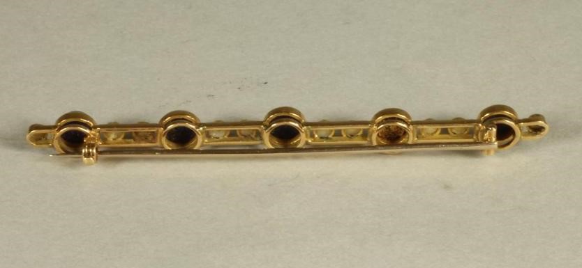 A LATE VICTORIAN BROOCH Image