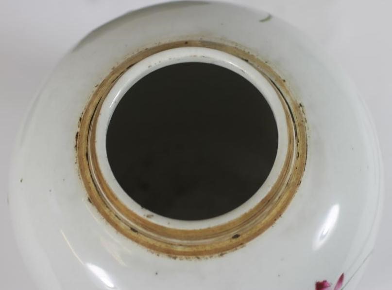 A CHINESE PORCELAIN JAR Image