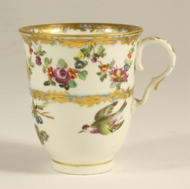A VIENNA PORCELAIN COFFEE CUP Image