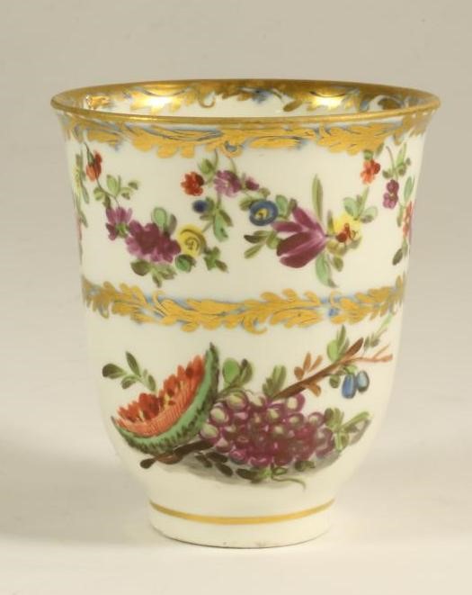 A VIENNA PORCELAIN COFFEE CUP Image