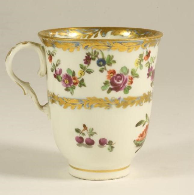 A VIENNA PORCELAIN COFFEE CUP Image