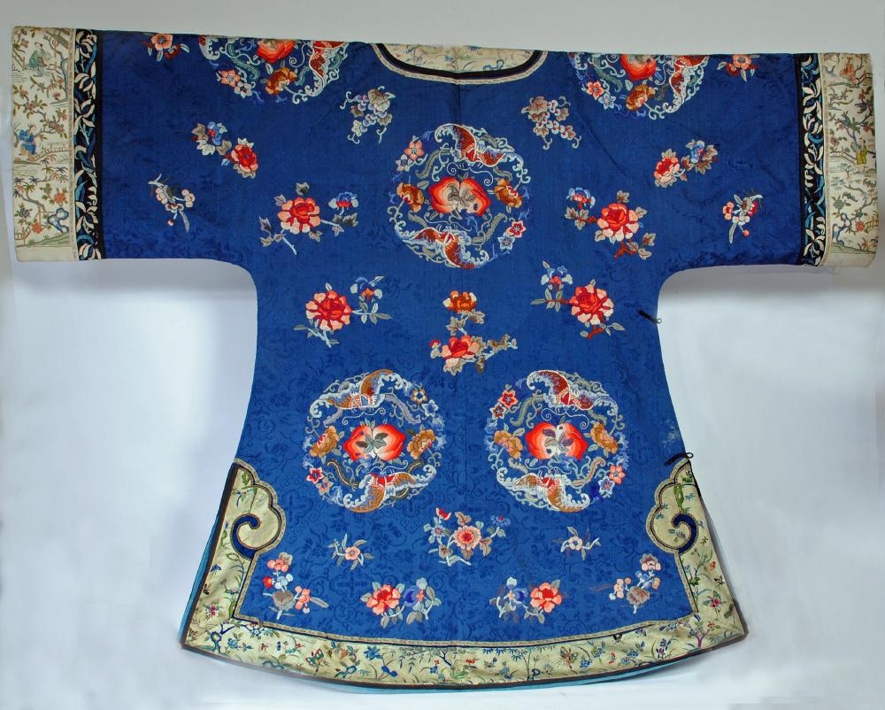 A CHINESE SEMI FORMAL SILK ROBE Image