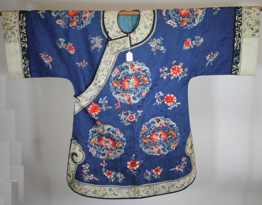 A CHINESE SEMI FORMAL SILK ROBE Image