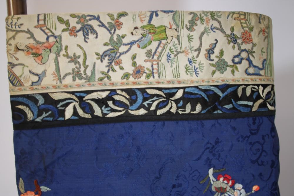 A CHINESE SEMI FORMAL SILK ROBE Image