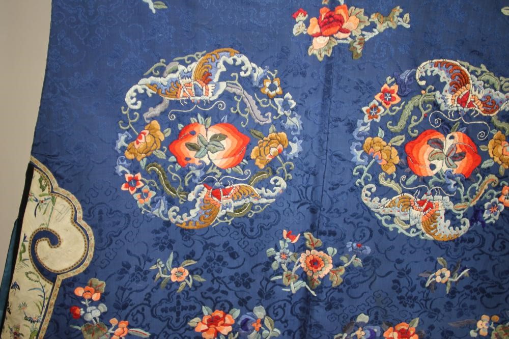 A CHINESE SEMI FORMAL SILK ROBE Image