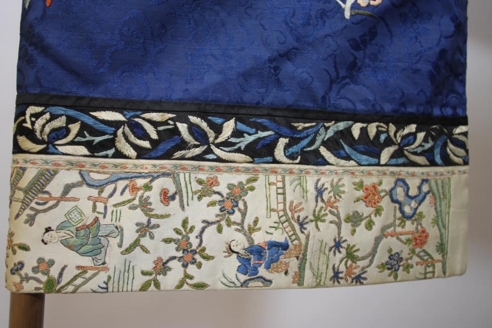 A CHINESE SEMI FORMAL SILK ROBE Image