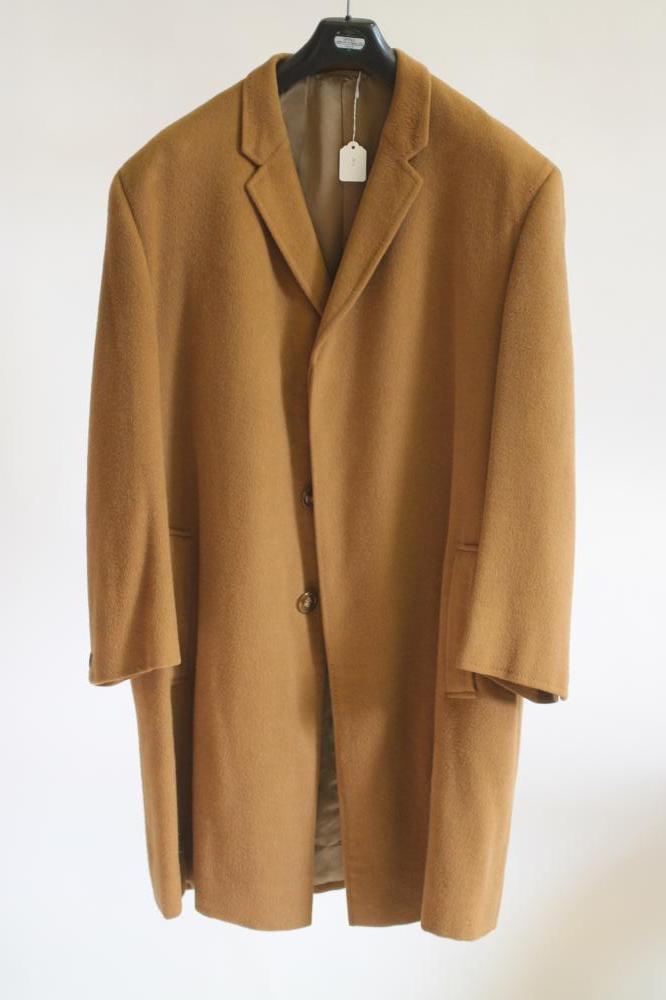 A GENTLEMAN'S VICUNA TOP COAT Image