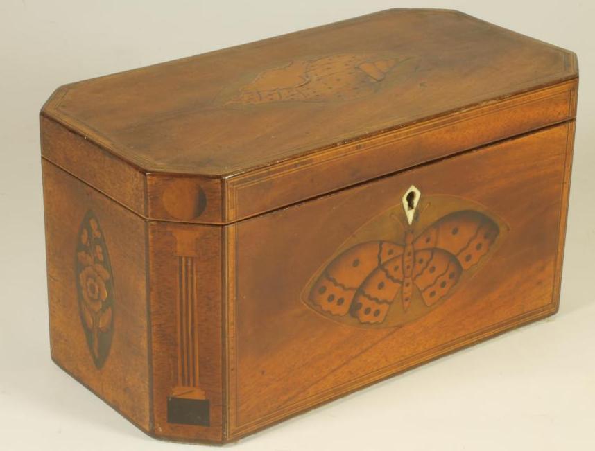 A GEORGIAN MAHOGANY TEA CADDY Image