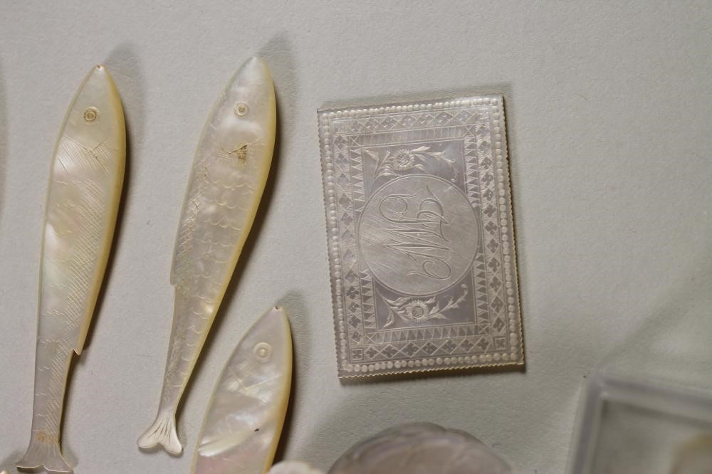 A COLLECTION OF CHINESE MOTHER OF PEARL GAMING COUNTERS Image