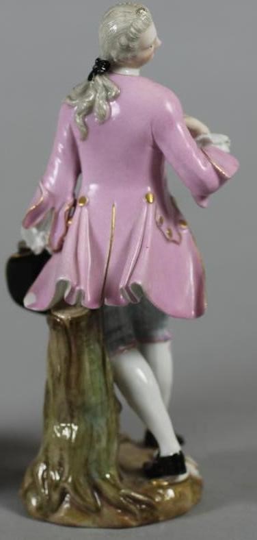 A PAIR OF MEISSEN PORCELAIN FIGURES Image