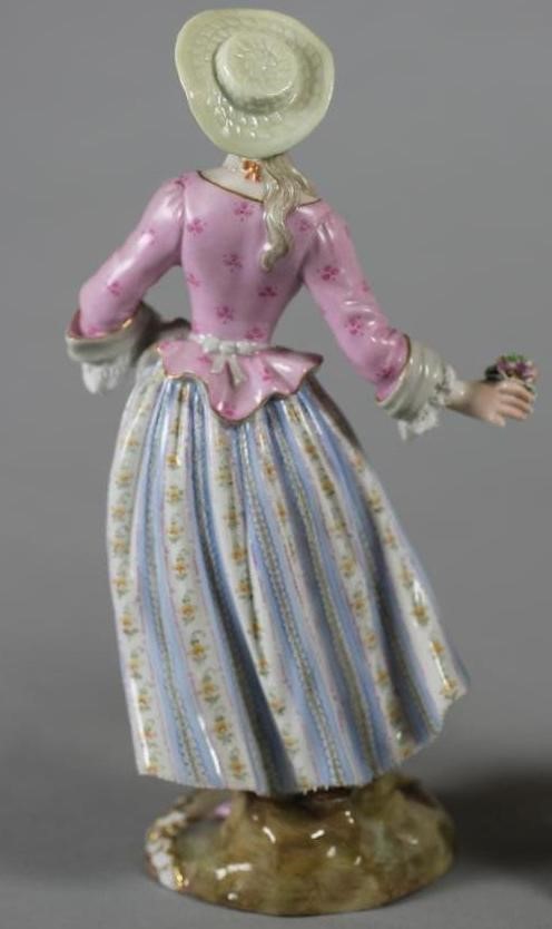 A PAIR OF MEISSEN PORCELAIN FIGURES Image