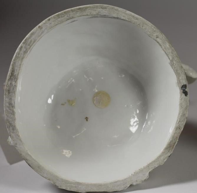 A MEISSEN PORCELAIN FIGURAL SWEETMEAT DISH Image