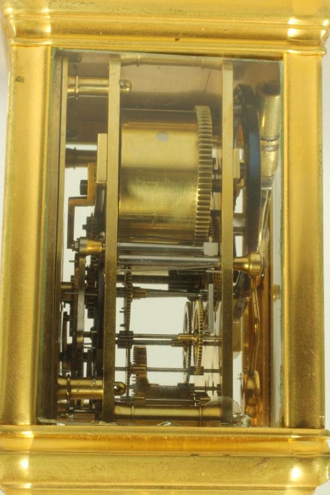 A SMALL CARRIAGE CLOCK Image