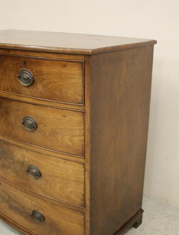A GEORGIAN MAHOGANY CHEST Image