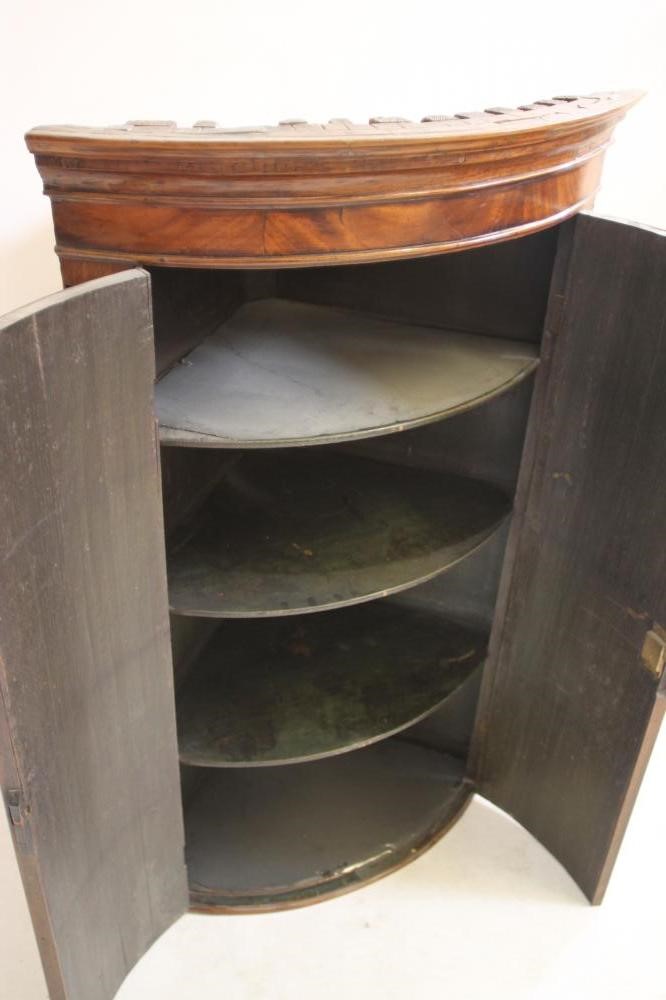 A GEORGIAN OAK CORNER CUPBOARD Image