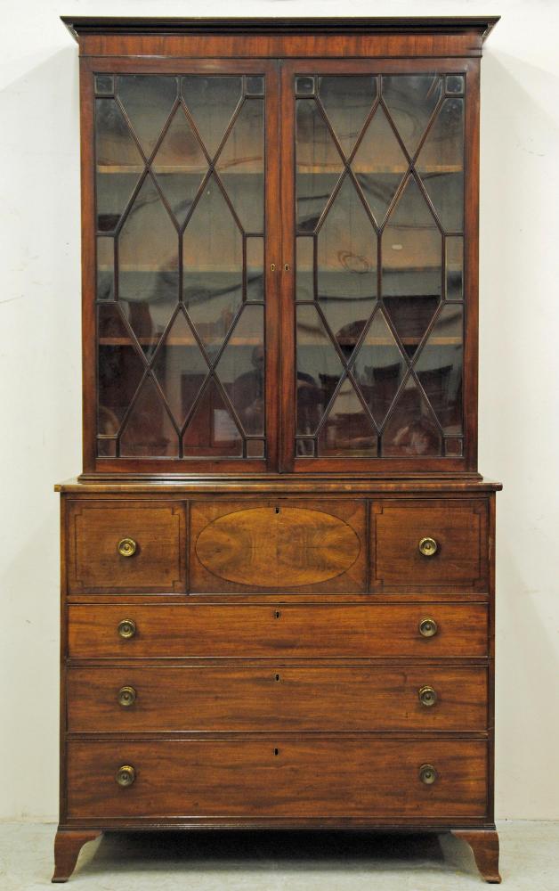 A GEORGIAN MAHOGANY SECRETAIRE BOOKCASE Image