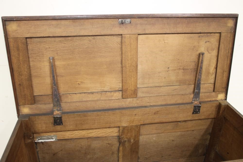 A GEORGIAN OAK FLUSH PANELLED CHEST Image