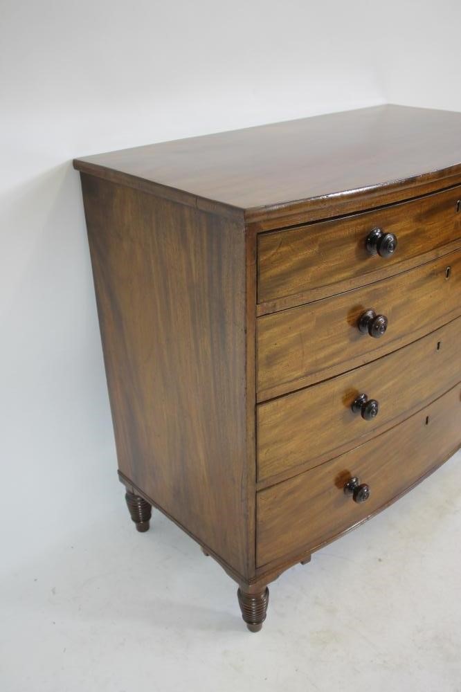 A SMALL REGENCY MAHOGANY CHEST Image