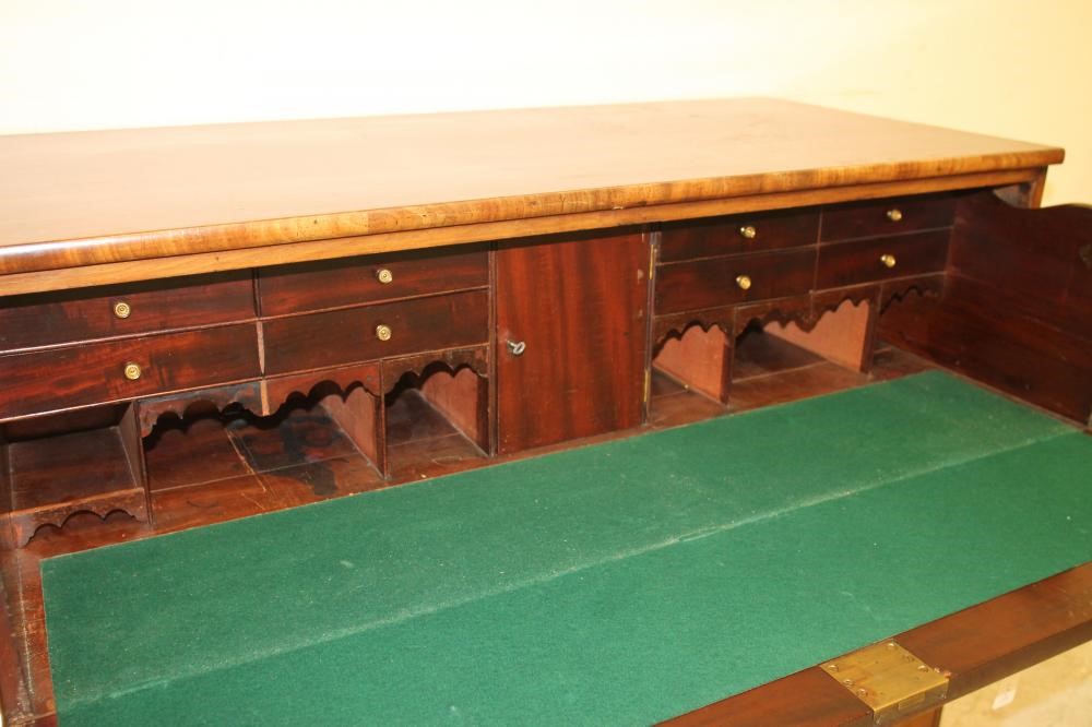 A GEORGIAN MAHOGANY SECRETAIRE CHEST Image