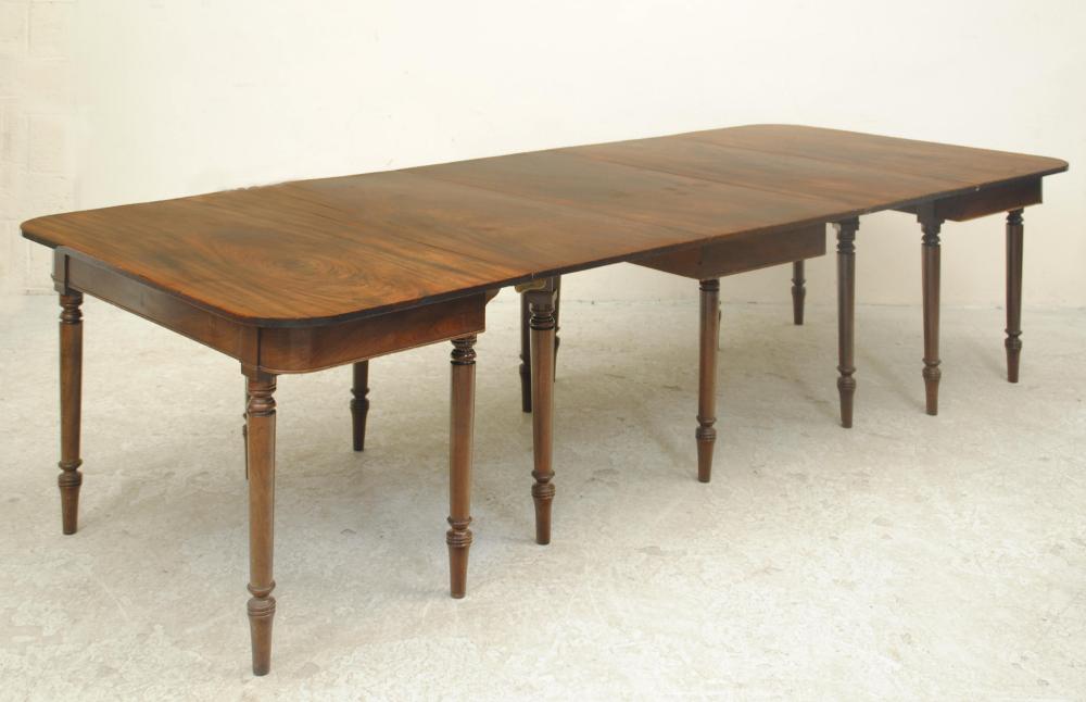 A REGENCY MAHOGANY DINING TABLE of rounded oblong form Image