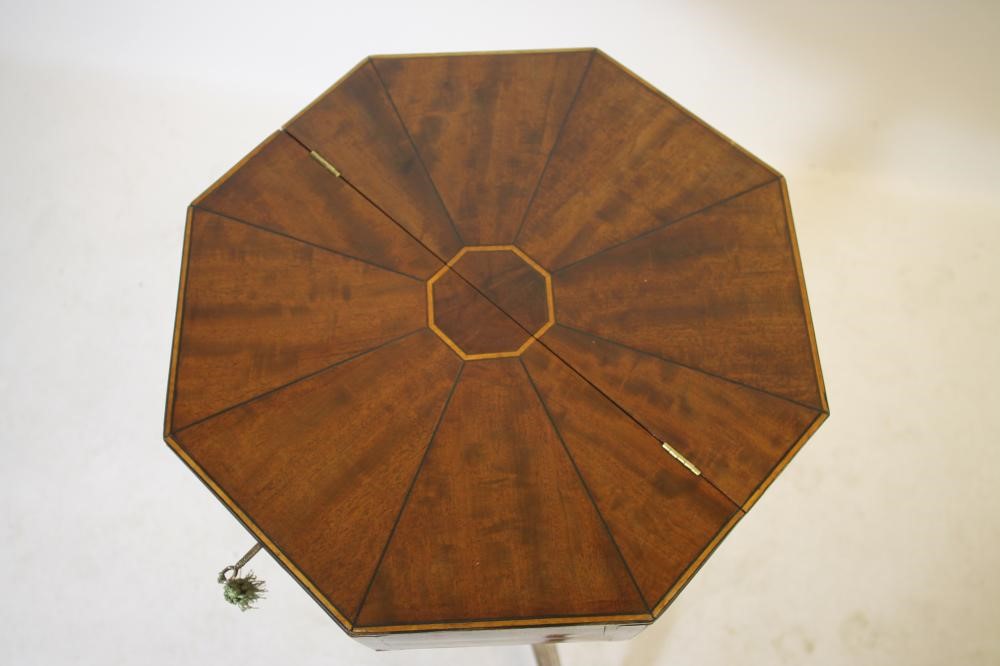 A GEORGIAN MAHOGANY WORK TABLE Image