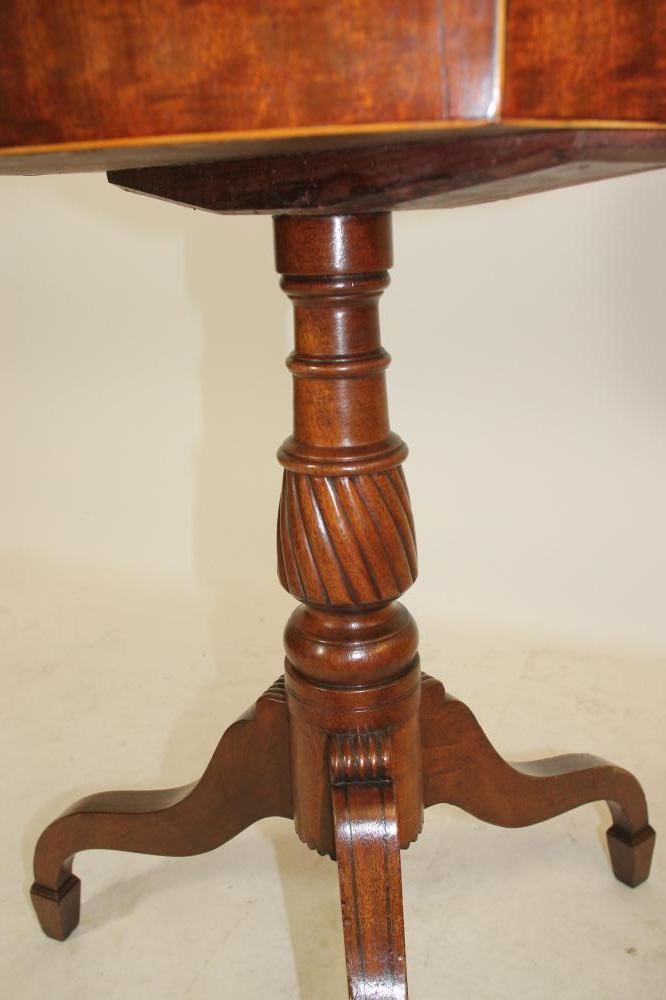 A GEORGIAN MAHOGANY WORK TABLE Image