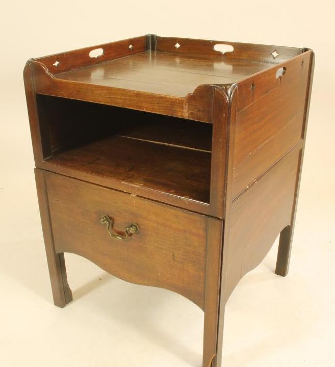 A GEORGIAN MAHOGANY BEDSIDE CABINET Image