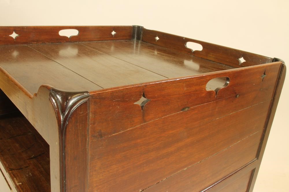 A GEORGIAN MAHOGANY BEDSIDE CABINET Image