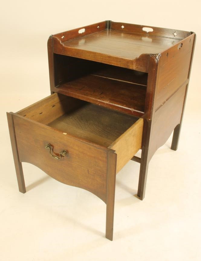 A GEORGIAN MAHOGANY BEDSIDE CABINET Image