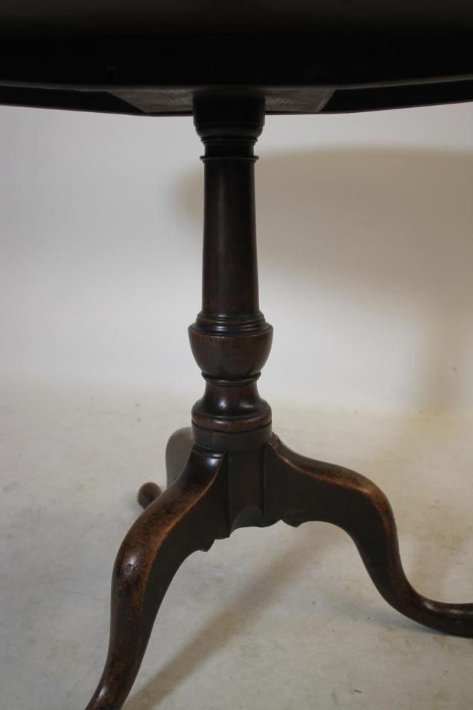 A GEORGIAN MAHOGANY TRIPOD TABLE Image