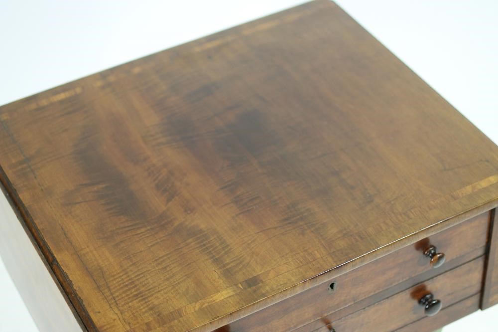 A REGENCY MAHOGANY WORK TABLE Image