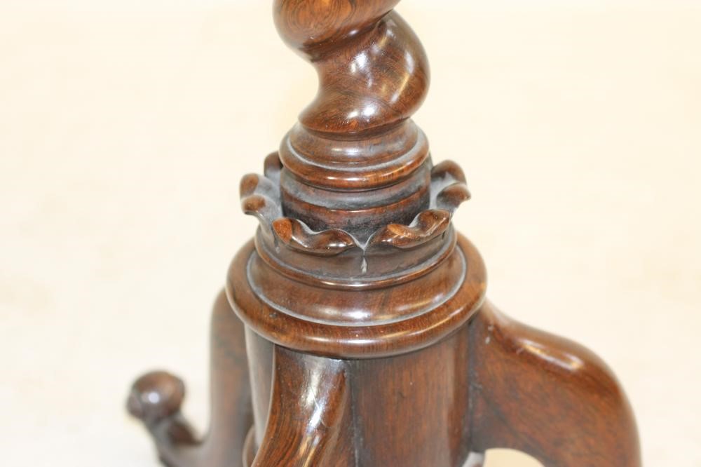 A VICTORIAN ROSEWOOD TRIPOD TABLE Image