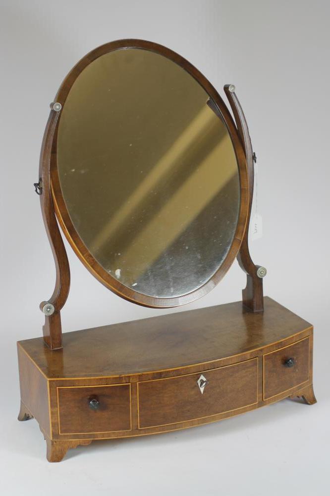 A GEORGIAN MAHOGANY TOILET MIRROR Image