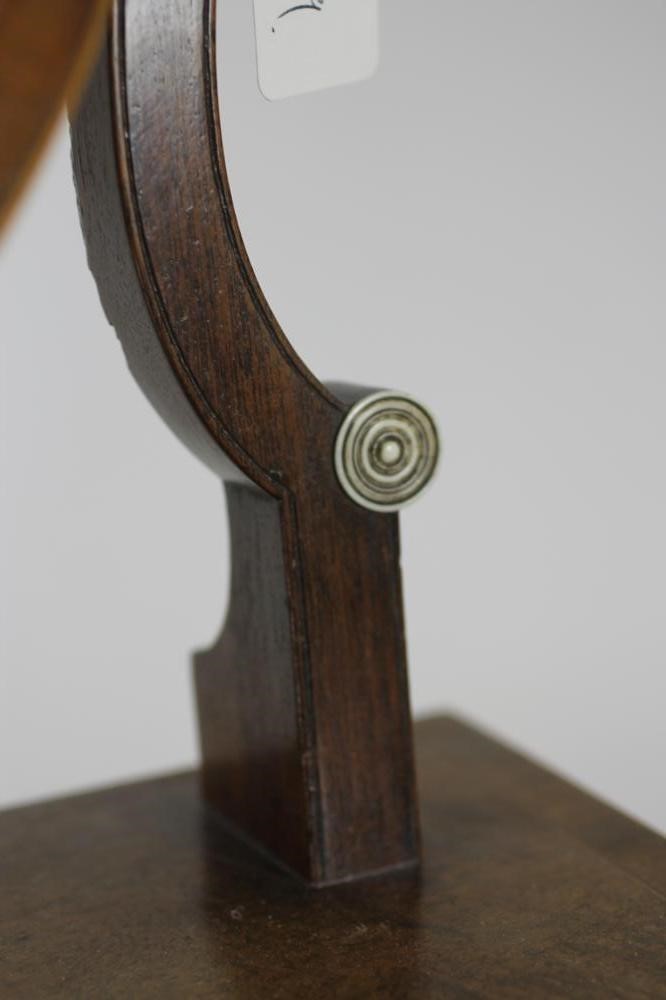 A GEORGIAN MAHOGANY TOILET MIRROR Image