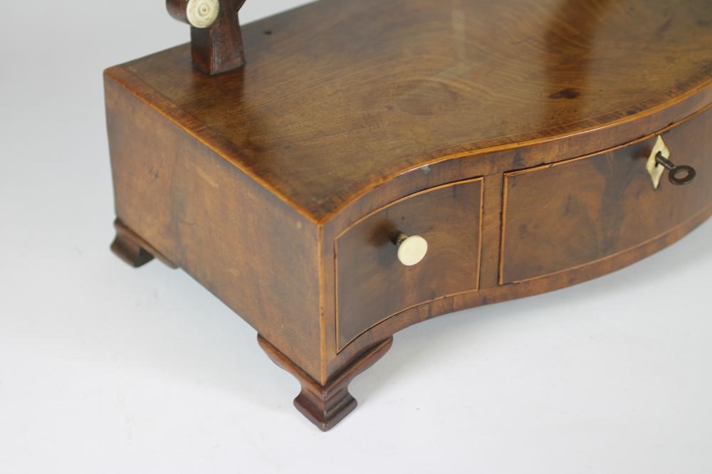 A GEORGIAN MAHOGANY TOILET MIRROR Image