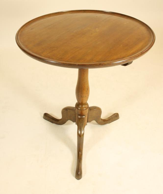 A GEORGIAN MAHOGANY TRIPOD TABLE Image