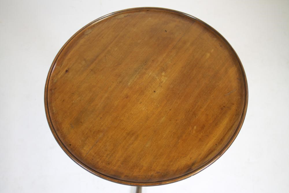 A GEORGIAN MAHOGANY TRIPOD TABLE Image