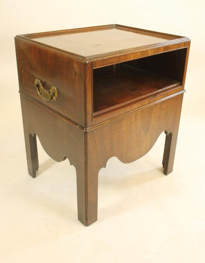 A GEORGIAN MAHOGANY BEDSIDE CABINET Image